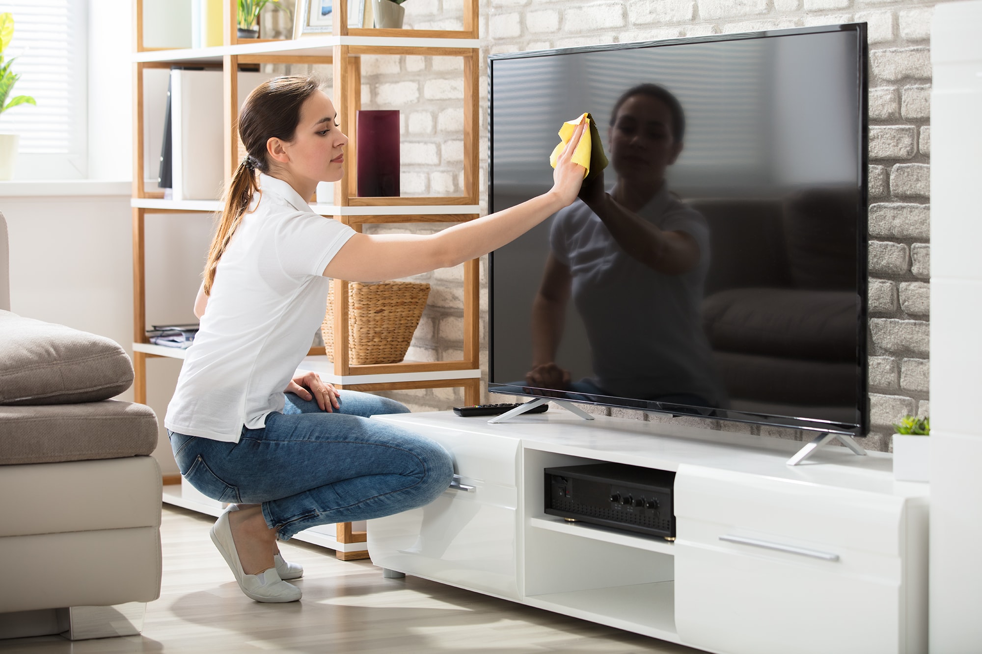 Osto-opas: 5 neuvoa television puhdistamiseen - Gigantti verkkokauppa