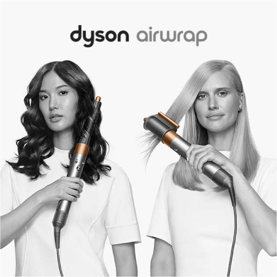 Kaksi naista muotoilee hiuksiaan Dyson Airwrap -hiustenmuotoilulaitteella