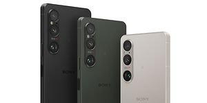 Kolme Sony Xperia 1 VI -puhelinta rinnakkain